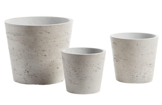Set tří šedých betonových květináčů Kave Home Low