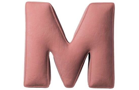 Yellow Tipi Korálově růžový sametový polštář písmeno M 40 cm